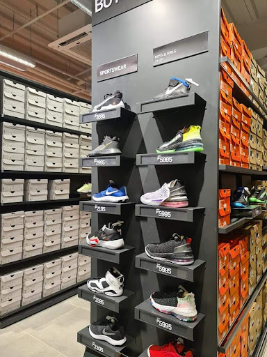Sporting Goods Store «Nike Factory Store», reviews and photos, 5195 Factory Shops Blvd, Ellenton, FL 34222, USA