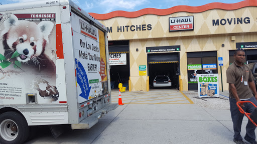 Truck Rental Agency «U-Haul of Brandon», reviews and photos, 377 W Brandon Blvd, Brandon, FL 33511, USA