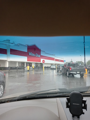 Grocery Store «Winn-Dixie», reviews and photos, 5428 Dogwood Dr, Milton, FL 32570, USA