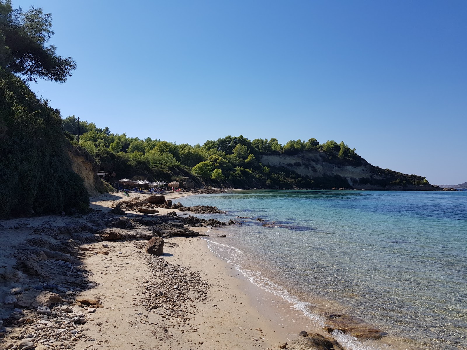 Φωτογραφία του Παλιοσταφίδα παραλία με επίπεδο καθαριότητας εν μέρει καθαρό