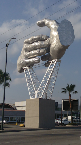 Monumento A La Generosidad Guayaquileña - Museo