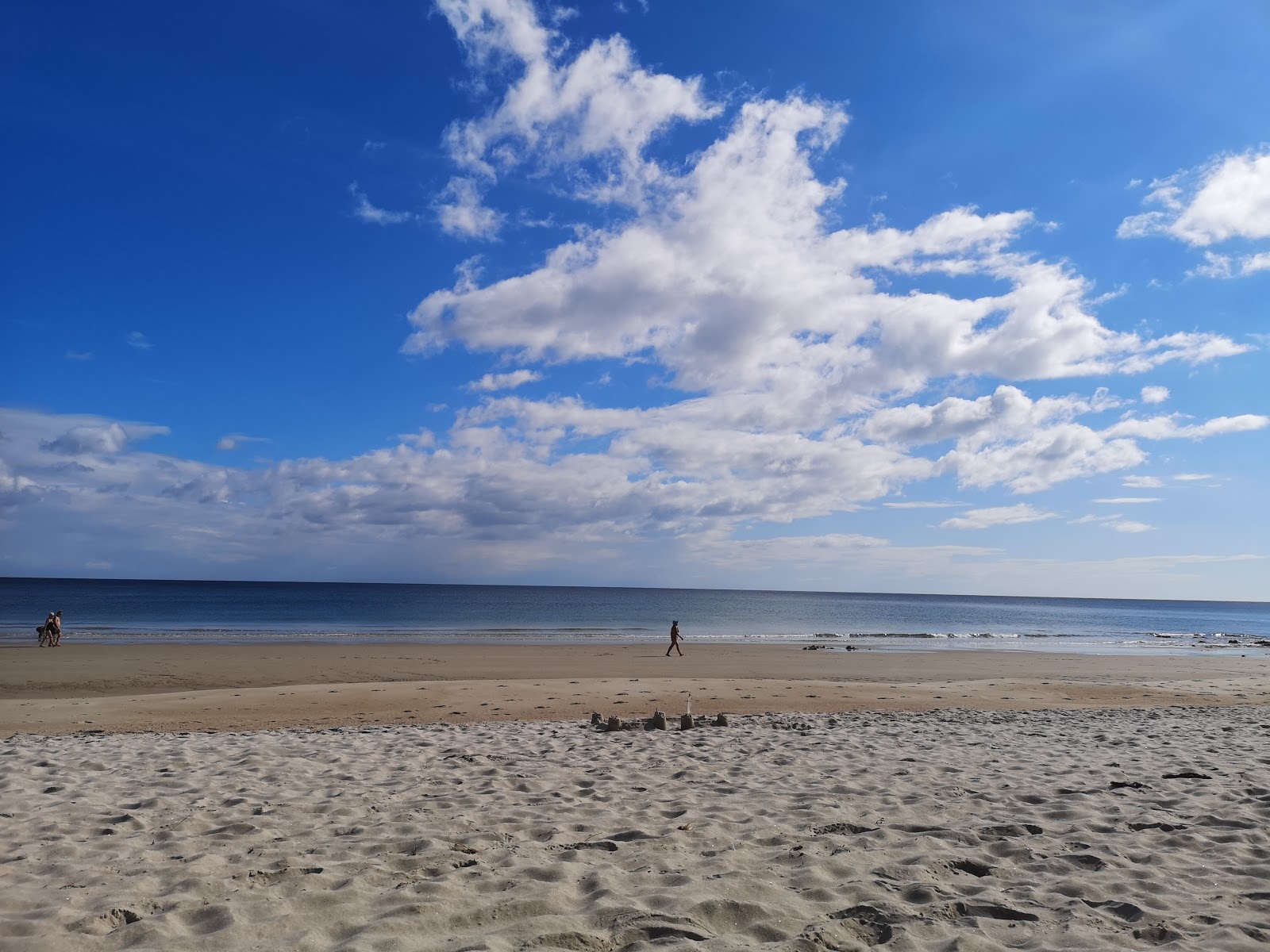 Photo de Praia de Peizas avec l'eau turquoise de surface