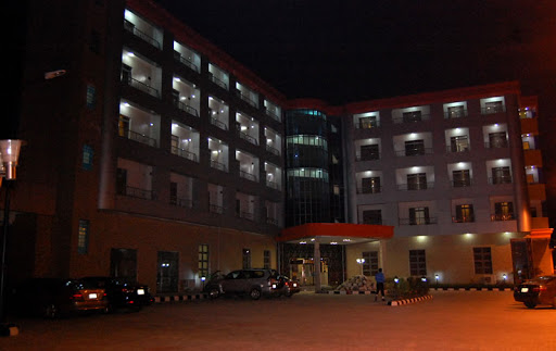 Recozee Hotel, 1 Refinery Road, Effurun, Warri, Nigeria, Park, state Delta