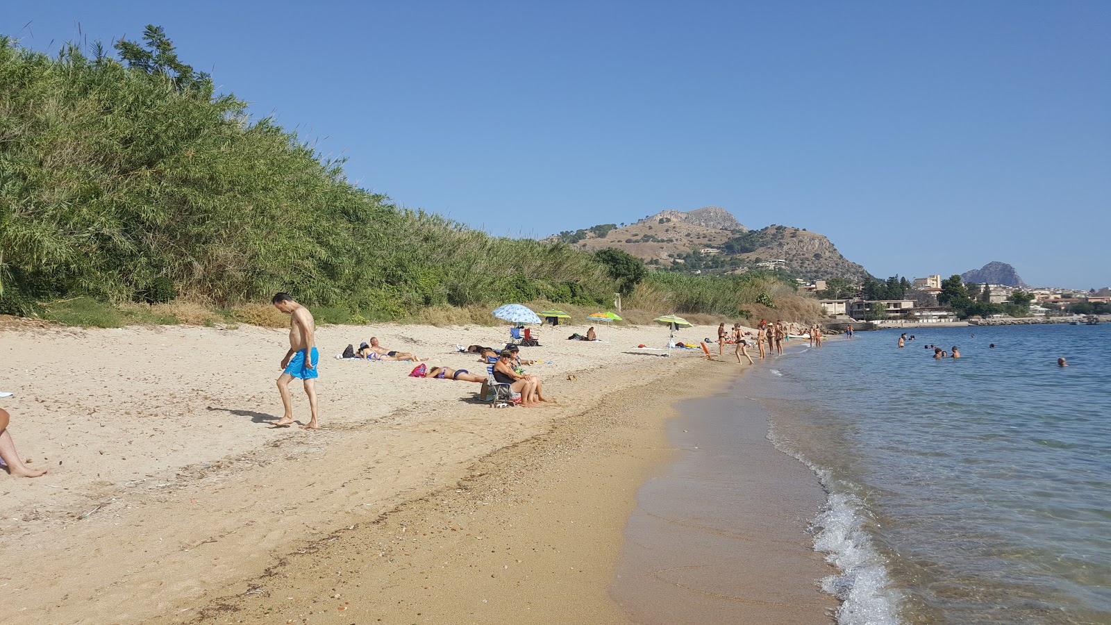 Photo de Aciddara beach avec un rivage spacieux