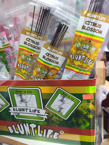 Tobacco Shop «Smoke N Stuff», reviews and photos, 4332 W Thunderbird Rd, Glendale, AZ 85306, USA