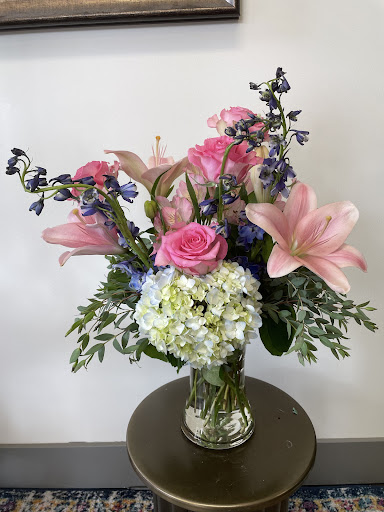 Florist «Backmann Florist», reviews and photos, 15 W Broadway, Derry, NH 03038, USA