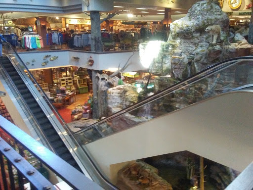 Sporting Goods Store «Bass Pro Shops», reviews and photos, 300 Cincinnati Mills Dr, Cincinnati, OH 45240, USA