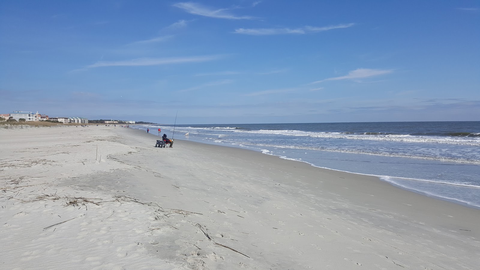 Foto de Burkes beach com água turquesa superfície