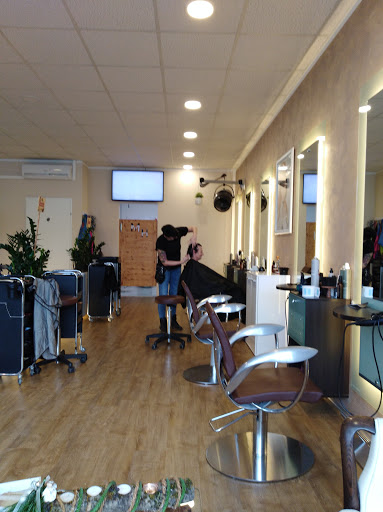 MH-Style - Michis Hairstyle In Sinabelkirchen