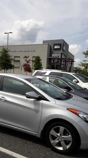 Camping Store «REI», reviews and photos, 15200 Potomac Town Pl #140, Woodbridge, VA 22191, USA