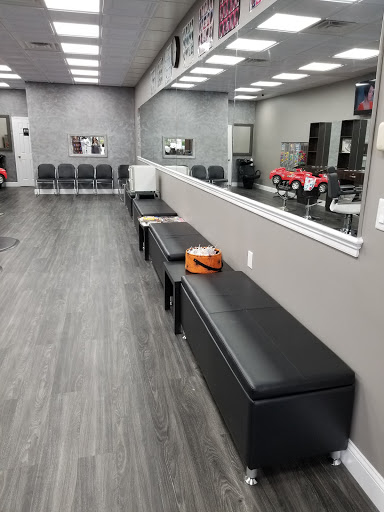 Barber Shop «Delaware Barber Shop», reviews and photos, 200 Montauk Hwy, Lindenhurst, NY 11757, USA