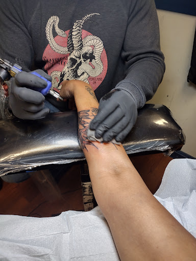 Tattoo Shop «Gold Coast Tattoo Studio», reviews and photos, 639 Lighthouse Ave, Monterey, CA 93940, USA