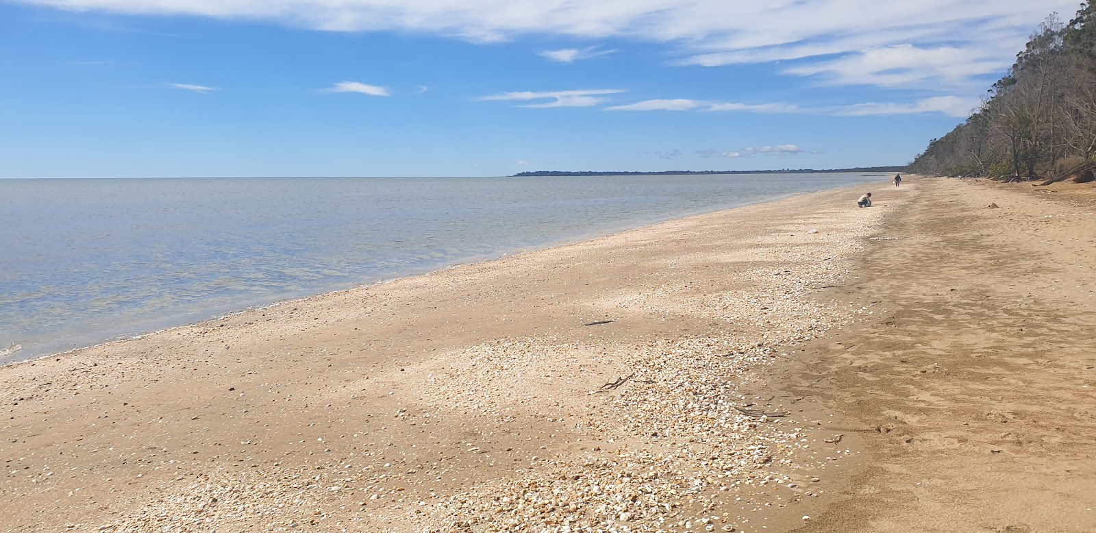Foto di Brennan Beach con una superficie del sabbia con ciottolame
