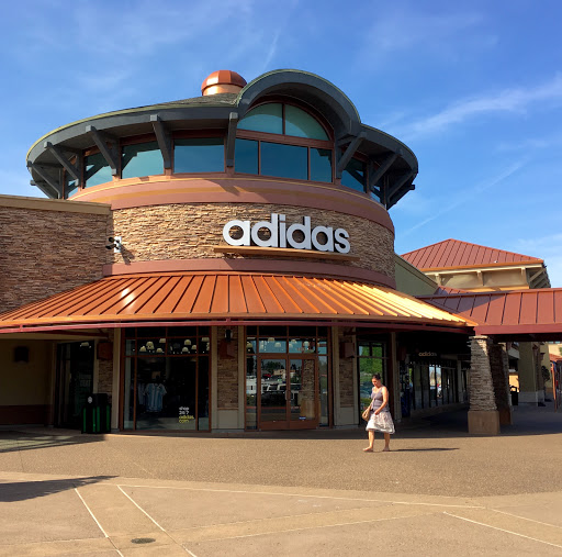 adidas Outlet Store Woodburn, 1001 N Arney Rd Ste 400, Woodburn, OR 97071, USA, 