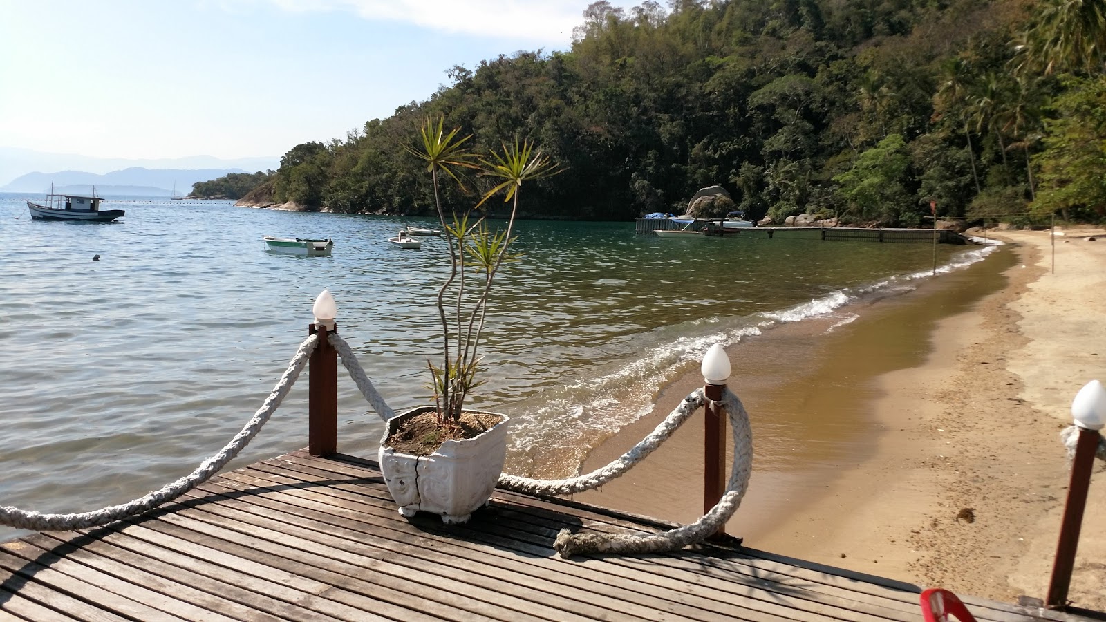 Foto von Passaterra Beach von Klippen umgeben