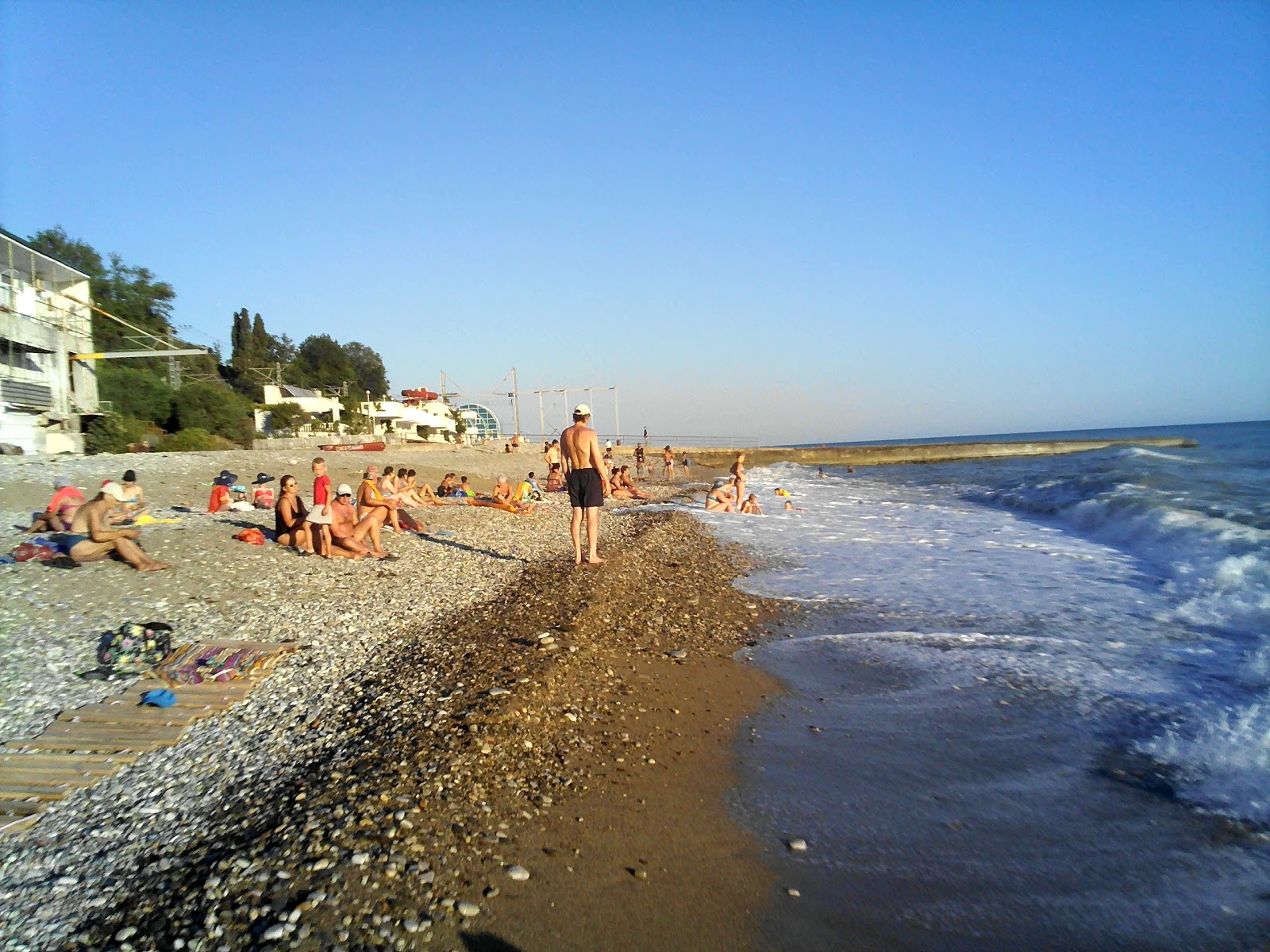 Zdjęcie Smena beach z powierzchnią szary kamyk