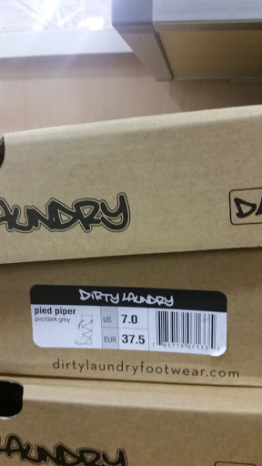 Shoe Store «DSW Designer Shoe Warehouse», reviews and photos, 4039 Richmond Rd, Warrensville Heights, OH 44122, USA