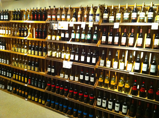 Wine Store «Madden Beverage», reviews and photos, 335 North St, Saco, ME 04072, USA