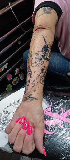 Explore tattoos on side of hand ideas, creative tattoo ideas in Lake Jackson, available at Seven Souls Tattoo Studio