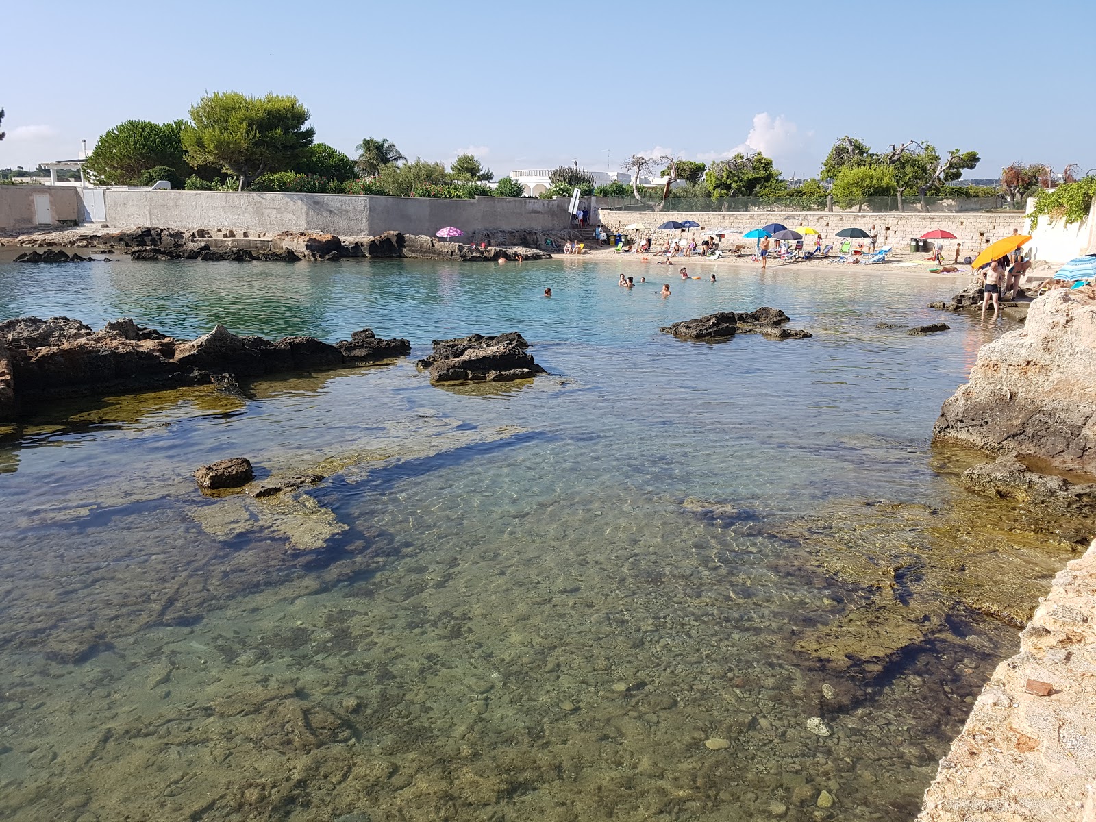 Porto Cavallo beach'in fotoğrafı mavi saf su yüzey ile