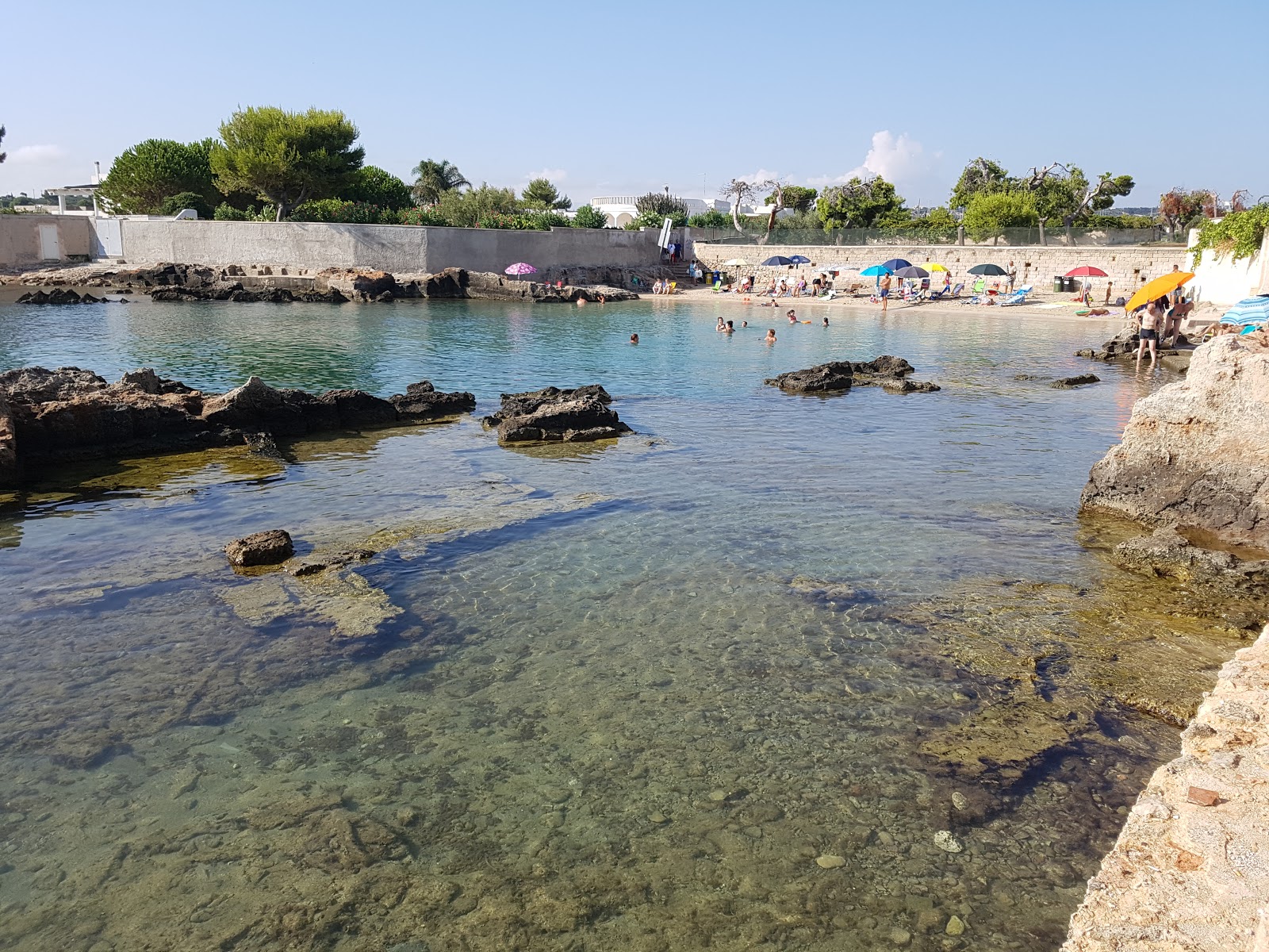 Valokuva Porto Cavallo beachista. sisältäen useita tilavia lahtia