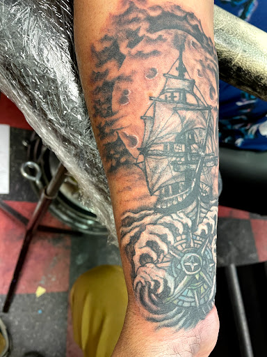 Tattoo Shop «Hall of Tattoos», reviews and photos, 328 E Main St, Norman, OK 73069, USA