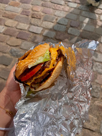 Hamburger du Restaurant de hamburgers Five Guys à Paris - n°17