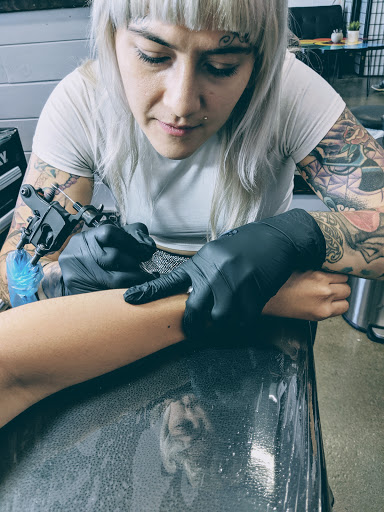 Tattoo Shop «High Seas Tattoo Parlor», reviews and photos, 7522 Melrose Ave, Los Angeles, CA 90046, USA