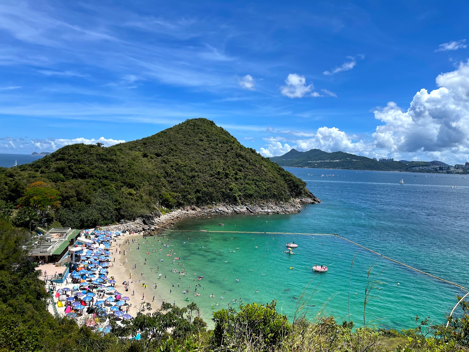 Fotografie cu Xiamen Bay cu o suprafață de apa pură turcoaz