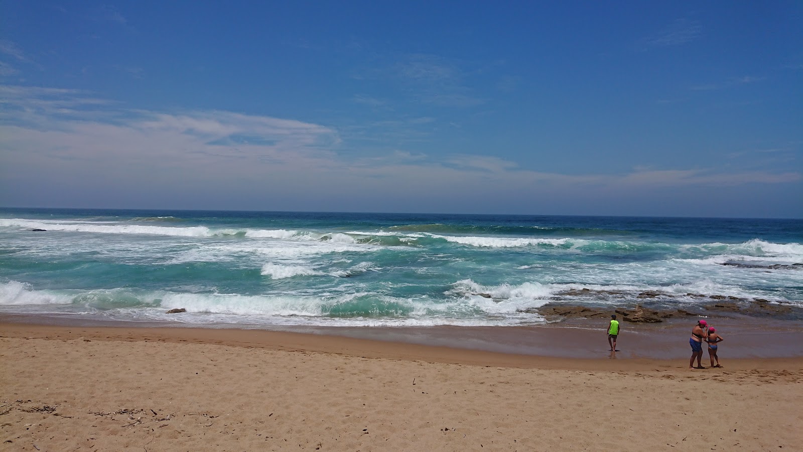 Photo of Hibberdene beach with partly clean level of cleanliness