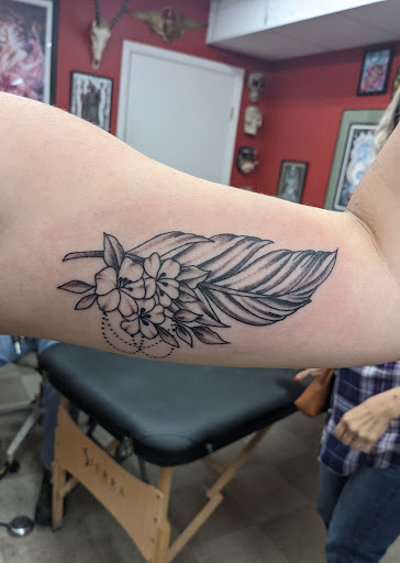 Tattoo Shop «Eye For An Eye Tattoo Parlor», reviews and photos, 1405 N Frazier St, Conroe, TX 77301, USA