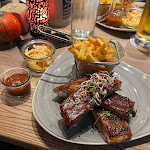 Photo n°3 de l'avis de Nando.a fait le 08/11/2023 à 19:02 sur le  Augustiner am Wörthsee / Strandbad Fleischmann / Kiosk & Biergarten à Wörthsee