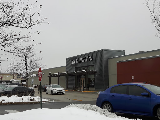 Camping Store «REI», reviews and photos, 1209 E Golf Rd, Schaumburg, IL 60173, USA