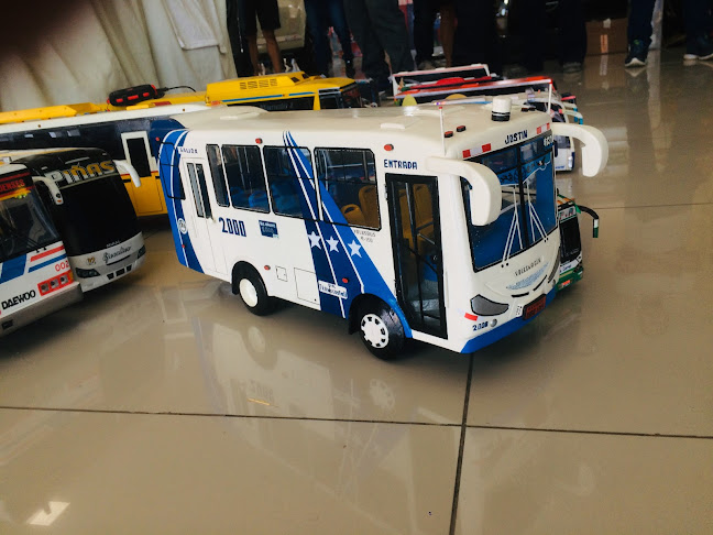 Exhibición Buses En Miniatura - Manta