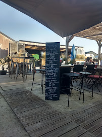 Atmosphère du Bar-restaurant à huîtres Les Huîtres Du Père Gus. Producteur d'huîtres Normandes à Blainville-sur-Mer - n°12
