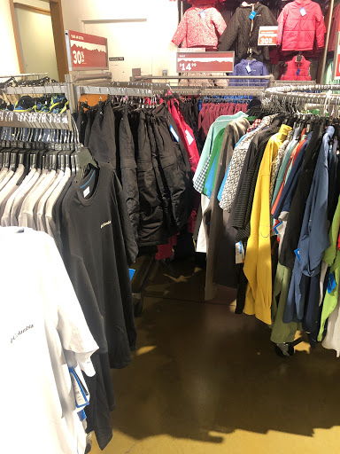 Sportswear Store «Columbia Sportswear Outlet Store at Edinburgh Premium Outlets», reviews and photos, 11715 NE Executive Dr #100, Edinburgh, IN 46124, USA