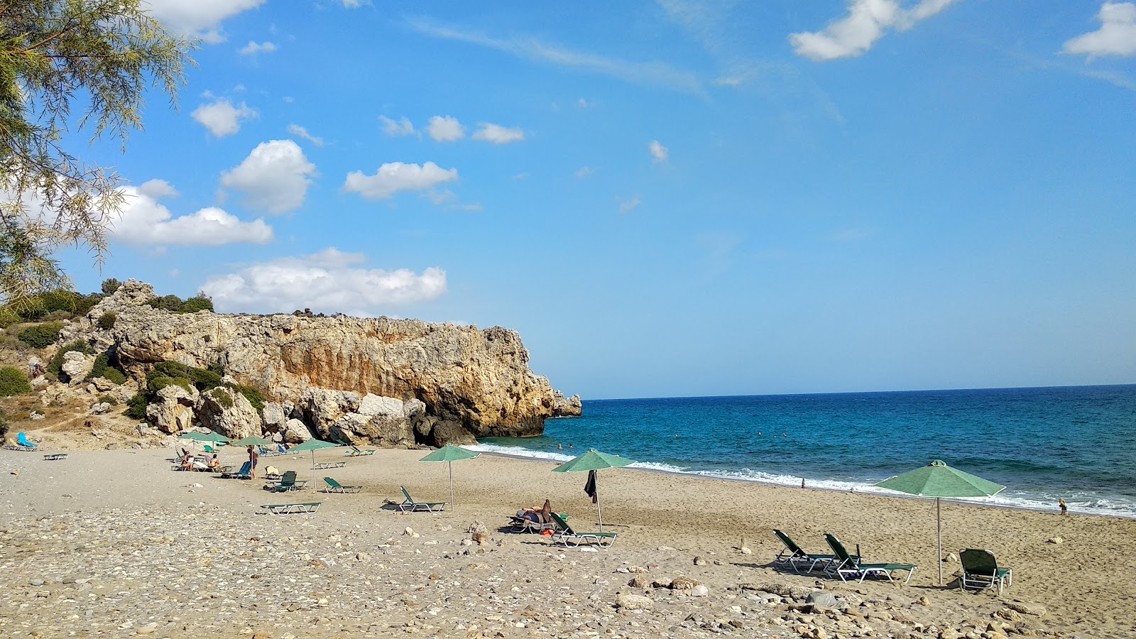 Foto av Peristeres beach med grå sten yta