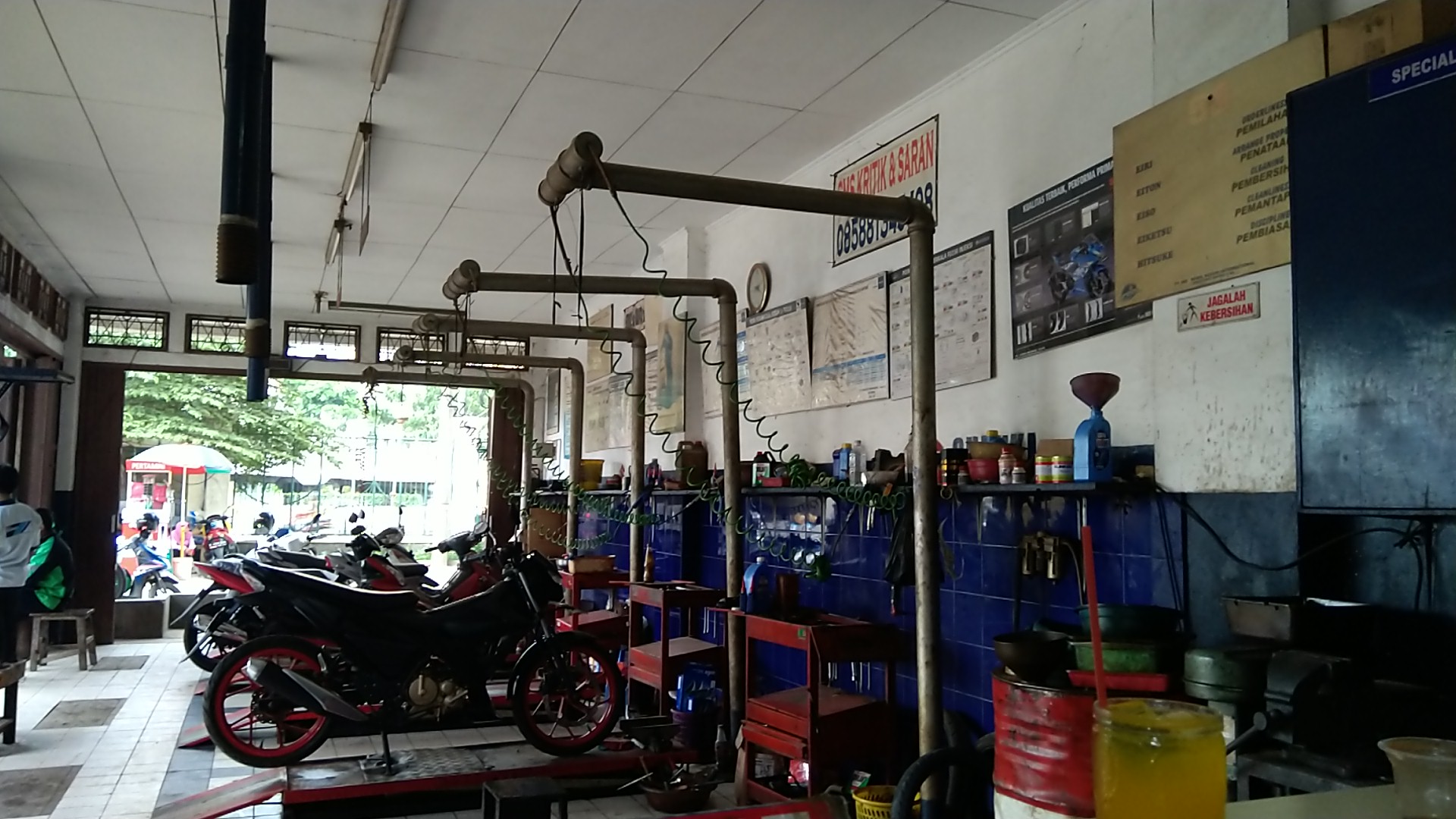 Gambar Suzuki Motor Service