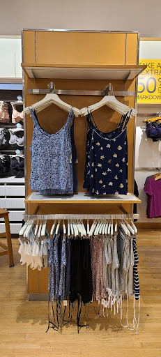 Clothing Store «Gap», reviews and photos, 1225 Pacific Ave, Santa Cruz, CA 95060, USA