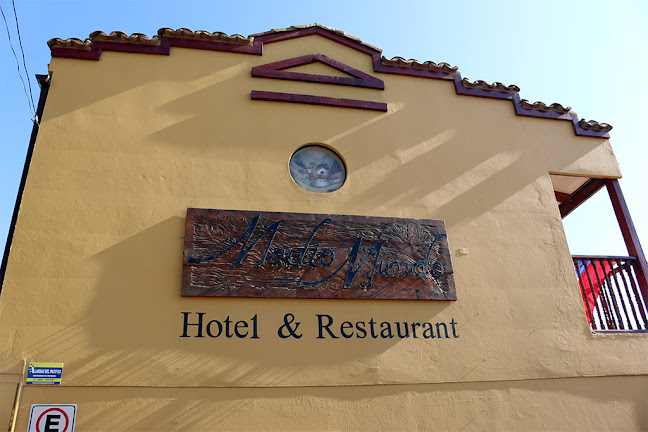 Restaurant & Hotel Medio Mundo - Algarrobo