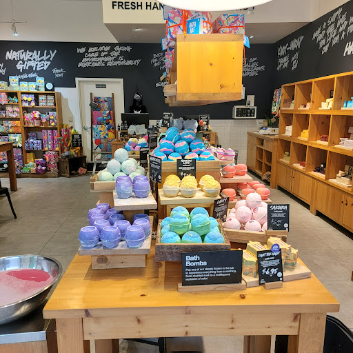 Cosmetics Store «Lush», reviews and photos, 10 Rosedale Shopping Center, Roseville, MN 55113, USA