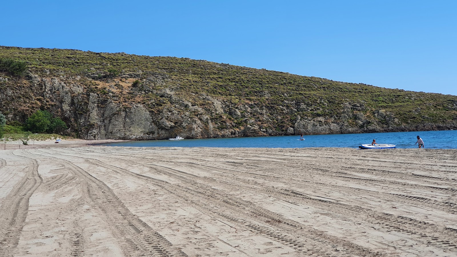 Chavouli Plajı'in fotoğrafı - rahatlamayı sevenler arasında popüler bir yer