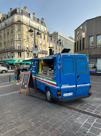 Photos du propriétaire du Pizzeria Les Pizzas d’Adrien (Camion Bleu) à Saint-Mandé - n°2