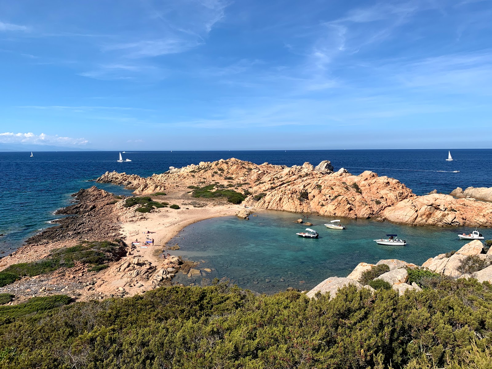 Foto von Punta Crucitta beach mit etwas sauber Sauberkeitsgrad