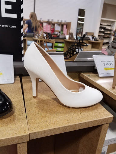 Shoe Store «DSW Designer Shoe Warehouse», reviews and photos, 3665 Washtenaw Ave, Ann Arbor, MI 48104, USA