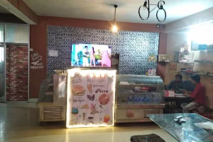 The Brown Bakers Cafe || Cake Shop | Cafe And Pizza Shop | Birthday Celebration Palace Chhatarpur image