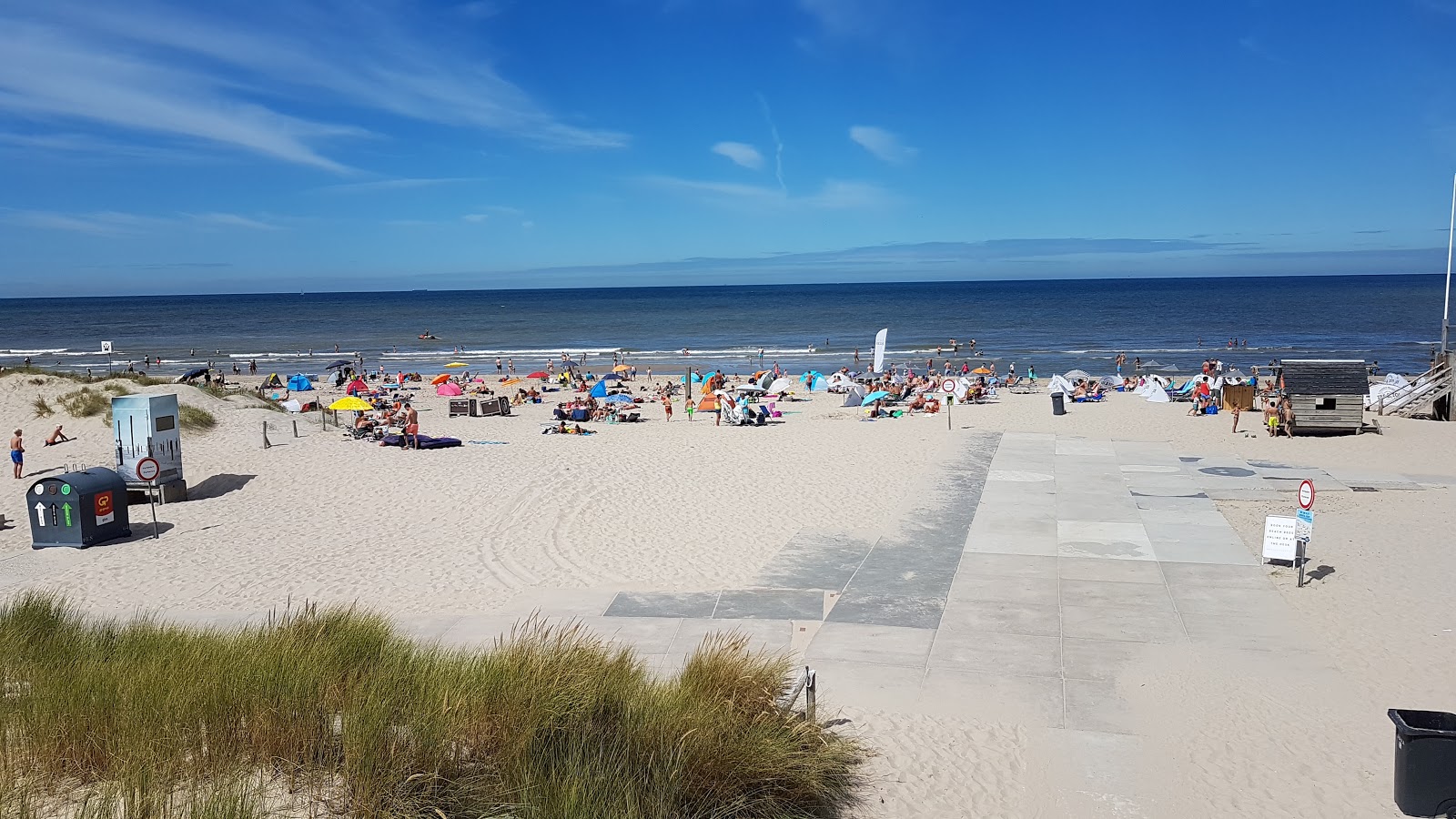 Foto von Petten aan Zee Beach mit beiger sand Oberfläche