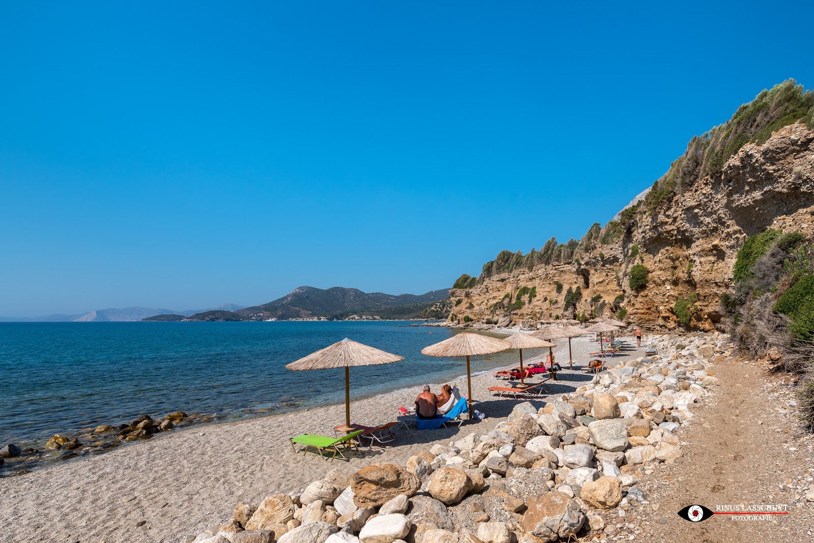 Foto van Fournaki beach met blauw puur water oppervlakte