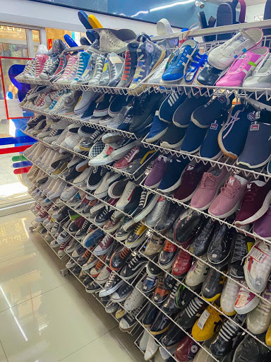 ร้านค้าเพื่อซื้อรองเท้าแตะผู้หญิง กรุงเทพฯ