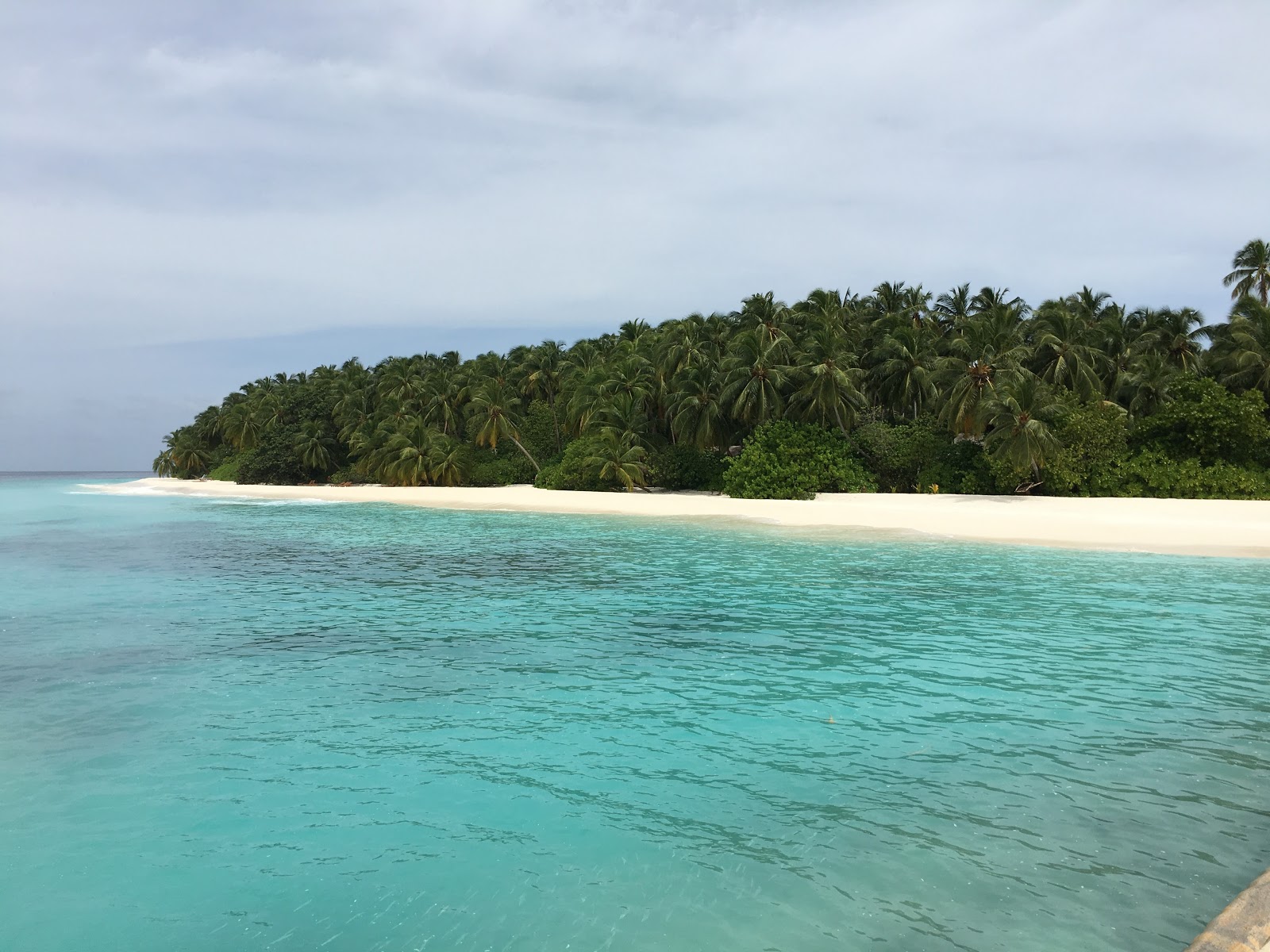 Photo de Plage du complexe AaaVeee Resort avec un rivage spacieux